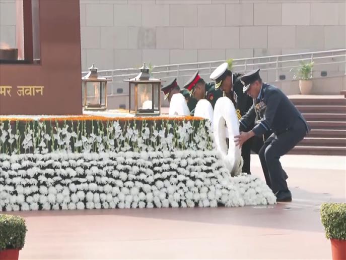 CDS General Anil Chauhan, Navy Chief Admiral Dinesh K Tripathi lead wreath-laying ceremony in Delhi on Navy Day